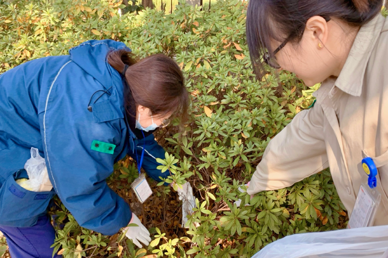 2023年12月25日，佳能苏州组织员工在公司周边开展垃圾清理活动，践行为绿色而行动的理念